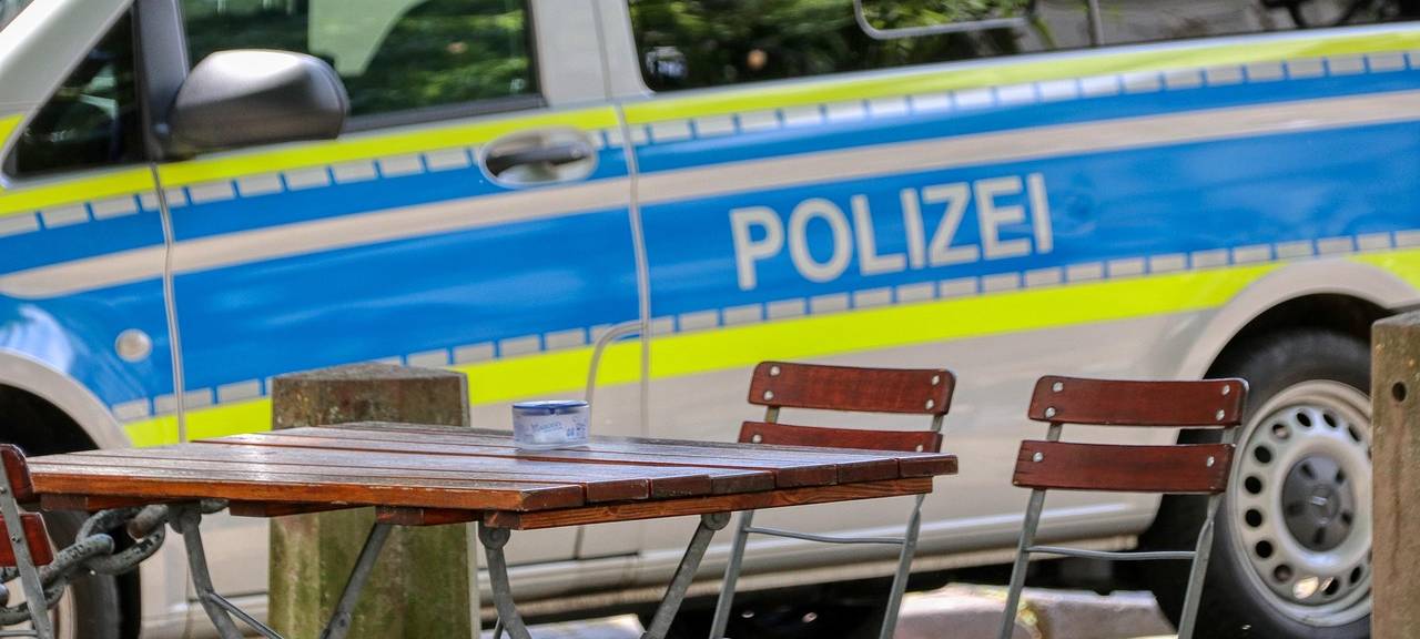 Reichshof: 72-Jährige schlägt auf schlafenden Ehemann ein